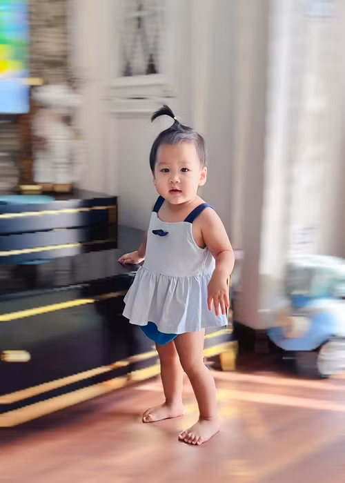 Bé Nanu khá bụ bẫm, đáng yêu.