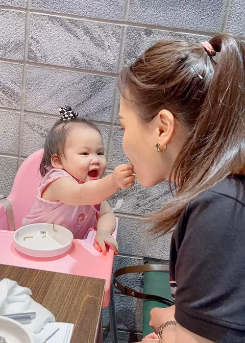Chứng kiến bé Nanu càng lớn càng đáng yêu, Bảo Thanh hài hước chia sẻ, cô muốn sinh thêm con.