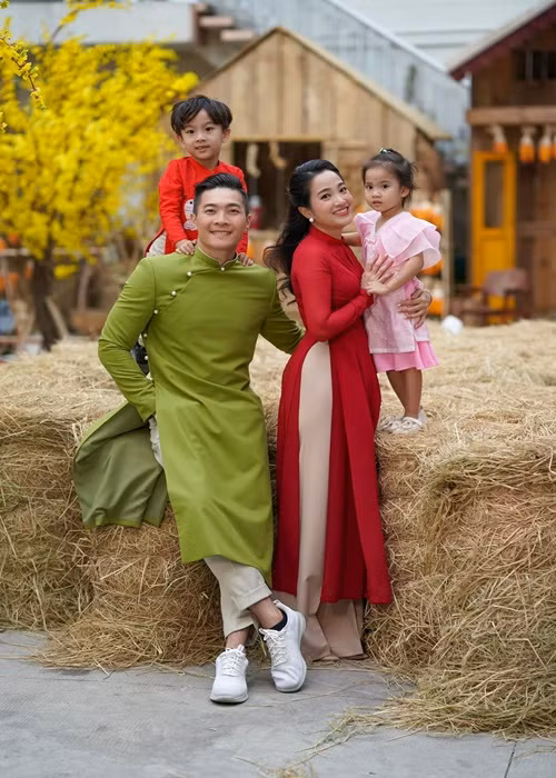 Tổ ấm đủ nếp đủ tẻ khiến nhiều người ngưỡng mộ của Quốc Cơ - Hồng Phượng. Ảnh: FBNV