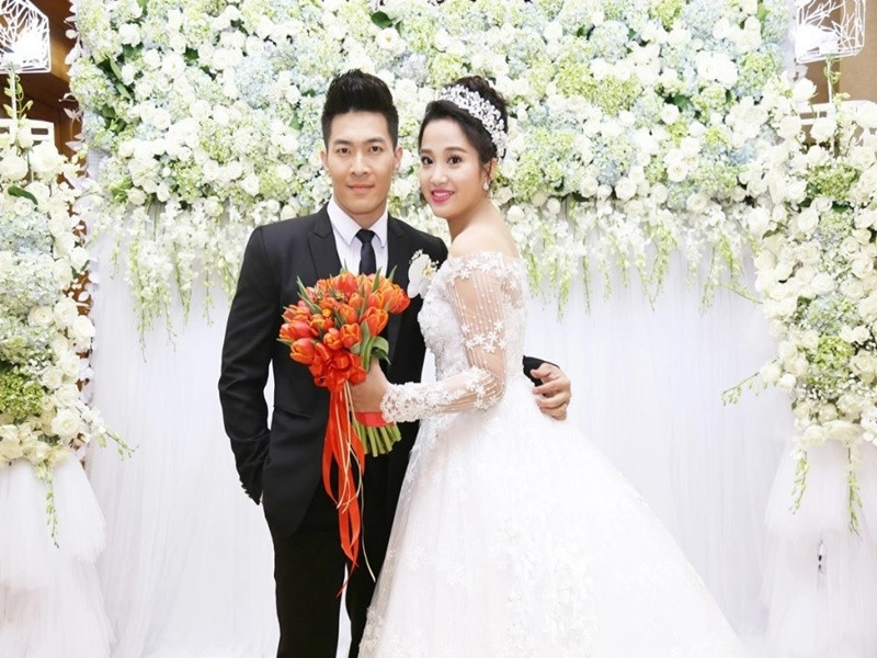 Ban đầu, gia đình Hồng Phượng không ủng hộ chuyện tình của nữ MC bởi Quốc Cơ là nghệ sĩ xiếc. Tuy nhiên, cuối cùng bố mẹ của Hồng Phượng cũng đồng ý cho cả hai tiến tới hôn nhân. Ảnh: Dân Trí