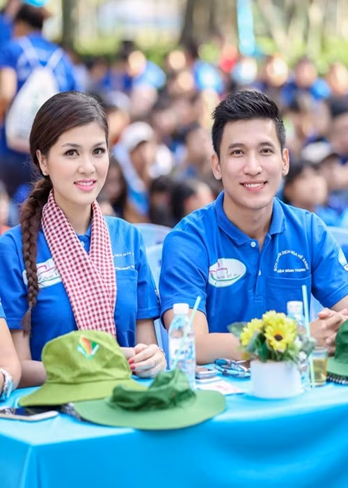 Tháng 1/2016, Oanh Yến chia sẻ trên Dân Việt, cô đã chia tay Hải Quân. Phía doanh nhân Hải Quân cho biết, anh tôn trọng Oanh Yến và luôn mong cô hạnh phúc nên sau tất cả, anh quyết định trở thành bạn tốt của cô. Ảnh: Dân Việt