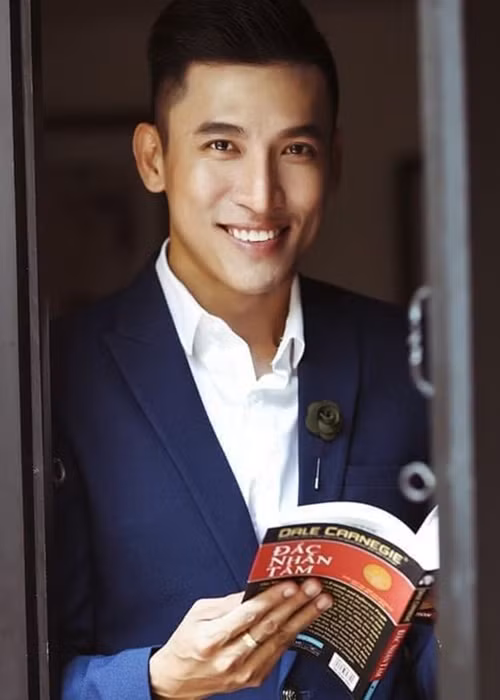 Hải Quân có ngoại hình điển trai, chiều cao 1m8. Ảnh: Người Lao Động