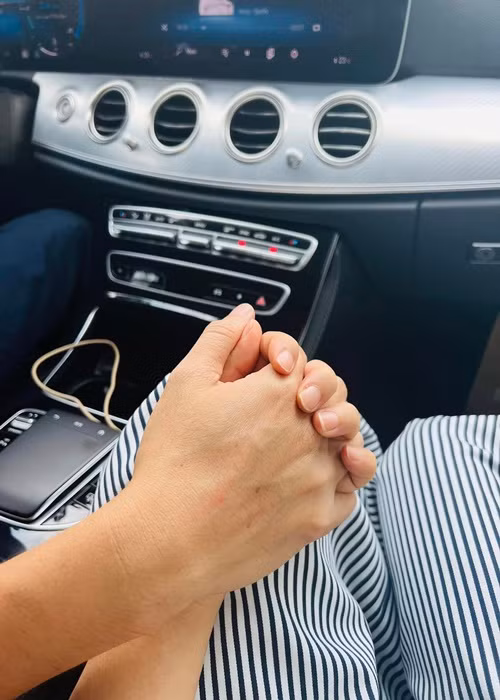 Nữ diễn viên phim "Cổng mặt trời" không chia sẻ danh tính lẫn ảnh cận mặt chồng. Tuy nhiên, cô liên tục nhắc đến người bạn đời.