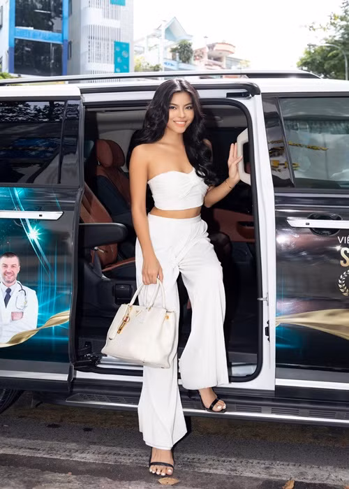 Nàng hậu có cuộc sống đời thường đầy sang chảnh.