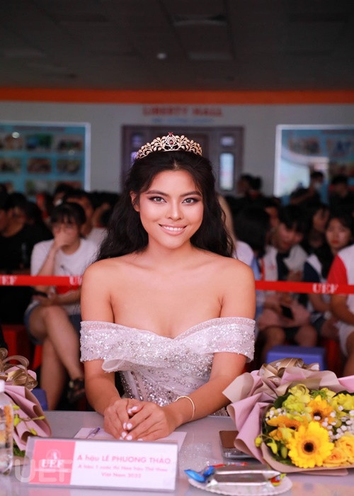 Nàng á hậu có thành tích học tập đáng nể.