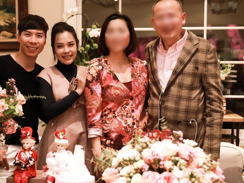 Nữ ca sĩ cho biết, tiêu chí số 1 của vợ chồng cô là làm gì cũng nói cho nhau. Ảnh: FBNV