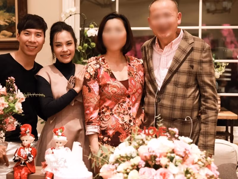 Nữ ca sĩ cho biết, tiêu chí số 1 của vợ chồng cô là làm gì cũng nói cho nhau. Ảnh: FBNV