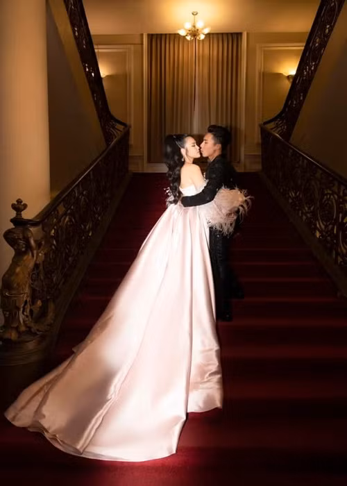 "Hạnh phúc với Quốc Nghiệp - Ngọc Mai là sự vun trồng từ mọi thứ cho dù là nhỏ nhất và không thể thiếu những nụ hôn", ông xã Ngọc Mai chia sẻ. Ảnh: FBNV