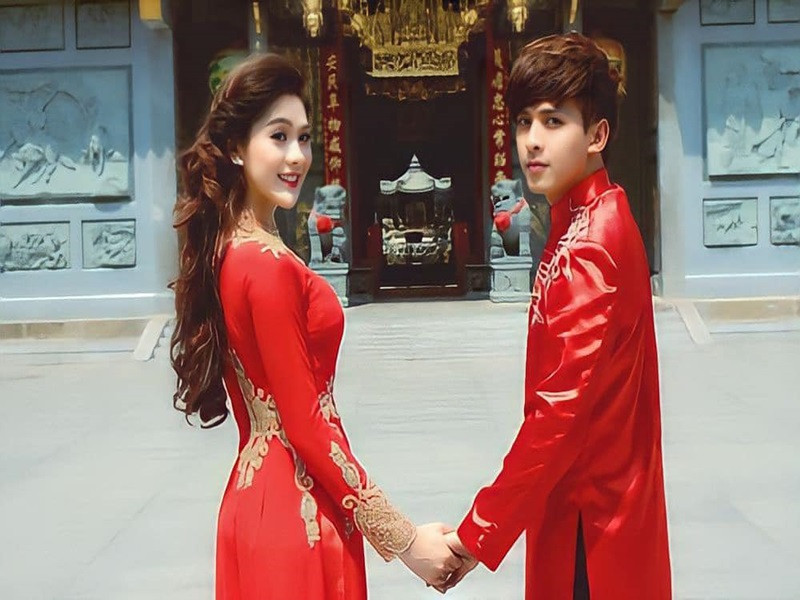 Cách đây ít ngày, Lâm Khánh Chi bị antifan chê già như mẹ của Hồ Quang Hiếu khi đăng tải hình ảnh bên nam ca sĩ này. Ảnh: FBNV