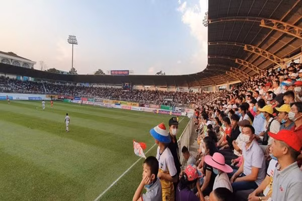 Quang nghi can thiet cho... san co?