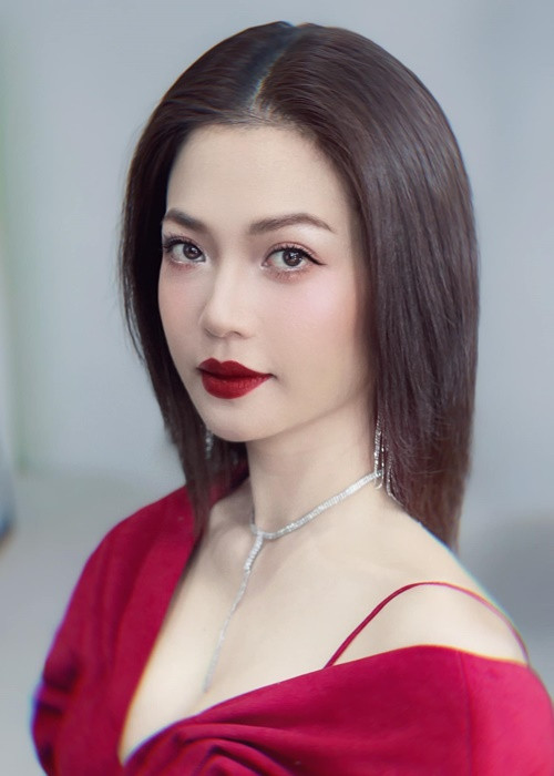 Kiều Anh sở hữu vẻ đẹp sắc sảo, quyến rũ ở tuổi 42.