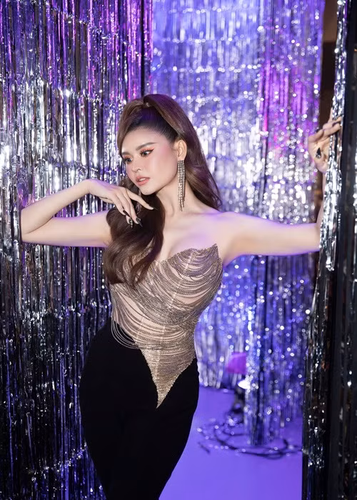 Trở lại cuộc sống độc thân, Trương Quỳnh Anh được nhiều người theo đuổi. Theo nữ ca sĩ, có đồng nghiệp nam theo đuổi cô 7-8 năm tuy nhiên cô không thấy rung động. Ảnh: FBNV