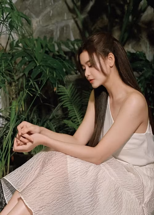 Mới đây, Trương Quỳnh Anh tâm sự, cô đã gặp quá nhiều vấn đề tình cảm nên bản thân đang cần thời gian để có thể chữa lành tổn thương trong trái tim của mình. Ảnh: FBNV