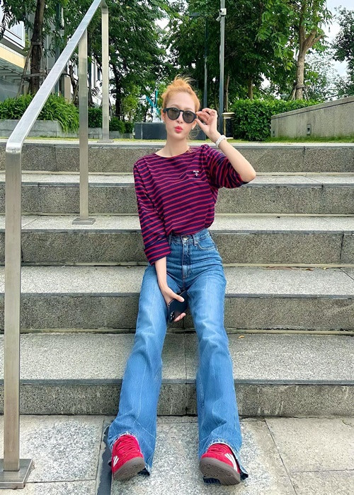 Kể từ tháng 11/2022, Hiền Hồ không cập nhật hình ảnh chạy show. Một số đặt nghi vấn cô bị ế show.