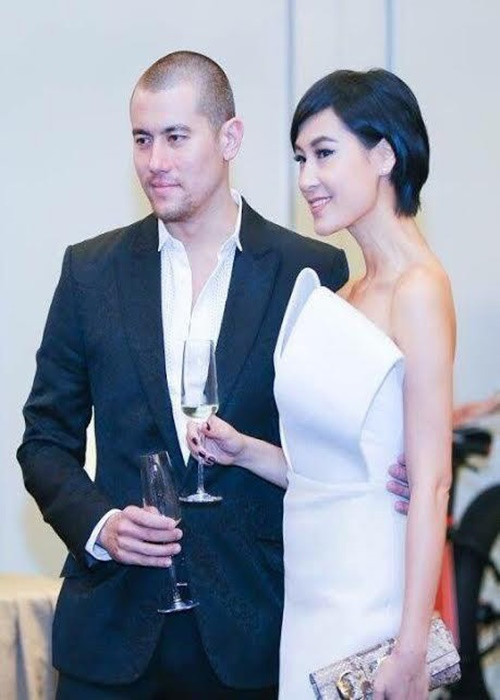 Tháng 7/ 2016, trên trang cá nhân, một nghiếp ảnh gia tên Olaf Mueller bất ngờ cập nhật mối quan hệ đang hẹn hò với Kathy Uyên. Nữ diễn viên không chia sẻ về chuyện tình cảm với Olaf Mueller. Tuy nhiên, trên trang cá nhân, cô lại khá thoải mái đăng tải hình ảnh tình tứ bên chàng nhiếp ảnh gia điển trai này. Ngoài ra, Kathy Uyên từng xuất hiện bên Olaf Mueller tại sự kiện. Ảnh: Khám phá