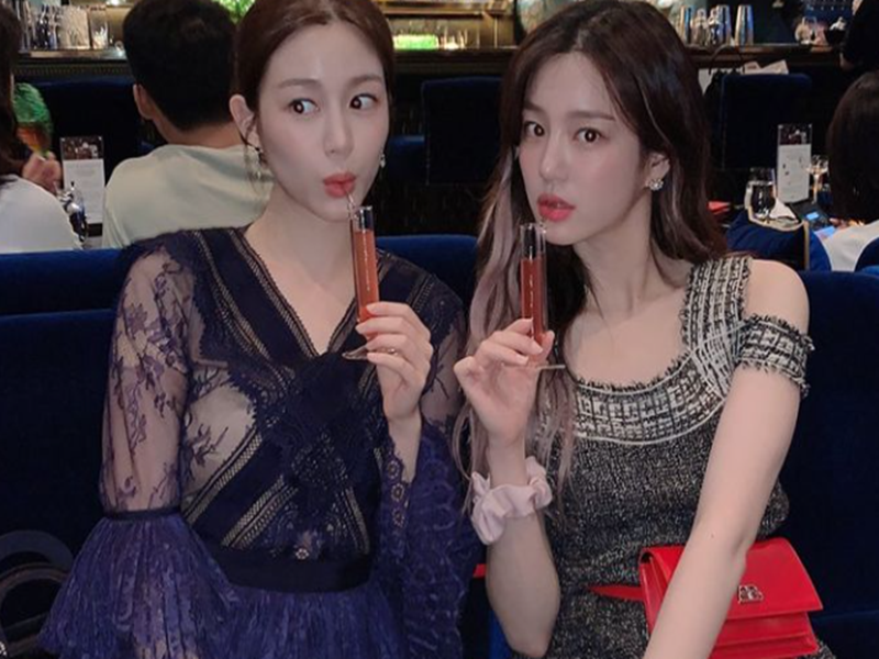 Xinh đẹp, được mẹ hậu thuẫn nhưng Lee Da In lẫn Lee Yoo Bi (phải) vẫn chưa thực sự tỏa sáng. Ảnh: Instagram