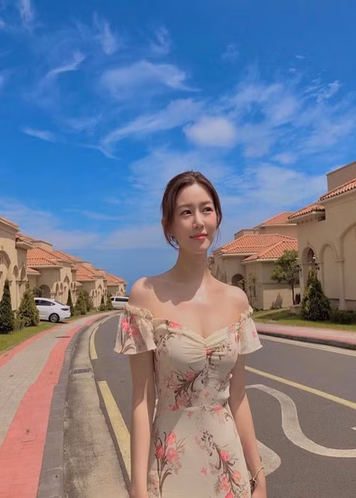 Vẻ gợi cảm của Lee Da In ở đời thường. Ảnh: Instagram