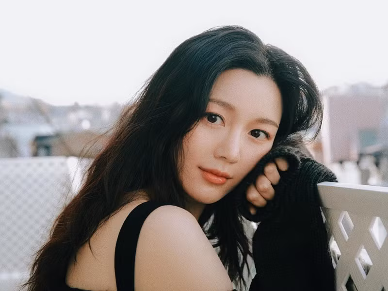 Lee Seung Gi chia sẻ, bạn gái là một người có trái tim ấm áp và giàu tình yêu thương, anh muốn được ở bên cạnh cô mãi mãi. Ảnh: Instagram