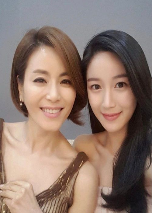 Mẹ của Lee Da In chính là Kyeon Mi Ri - nữ diễn viên đóng mama Chuê trong "Nàng Dae Jang Geum". Ảnh: Zing
