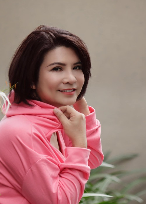 Đầu năm 2023, đạo diễn Ngọc Hùng công khai phẫu thuật chuyển giới thành nữ. Mới đây, Ngọc Hùng nhắn nhủ mọi người về cách xưng hô. Ảnh: FBNV