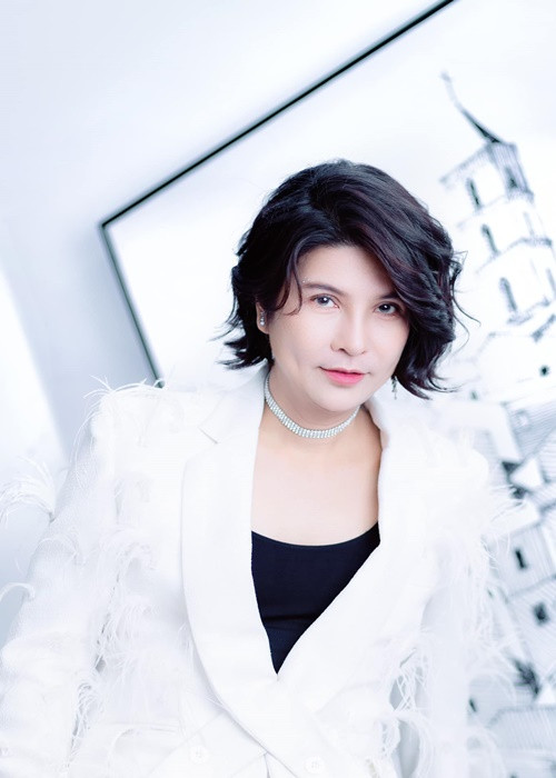 Năm 2018, sau 8 năm cật lực làm sân khấu, Ngọc Hùng đã mua được căn hộ cho riêng mình. Ảnh: FBNV