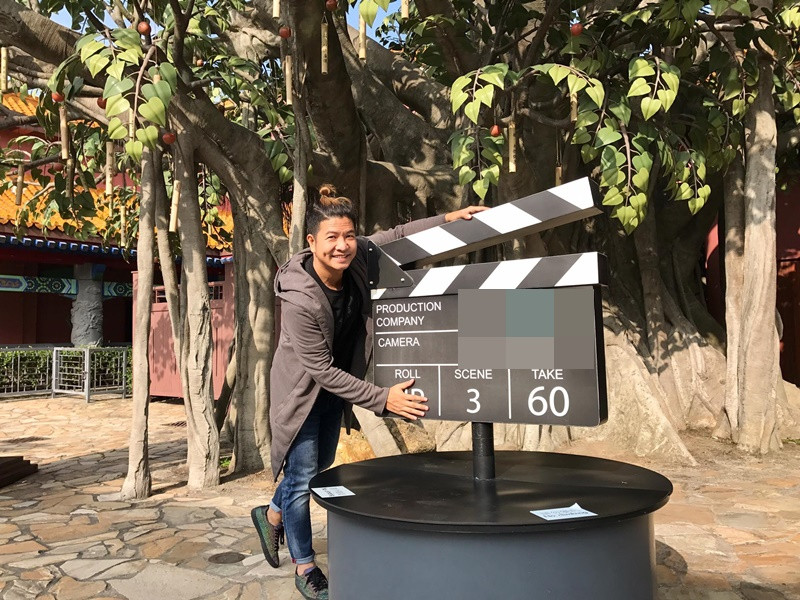 Theo HTV, sau khi tốt nghiệp, Ngọc Hùng cùng Bùi Quốc Bảo và một số gương mặt trẻ thành lập CLB Sân khấu Thế Giới Trẻ biểu diễn phục vụ miễn phí cho học sinh - sinh viên. Câu lạc bộ này đã giới thiệu đến khán giả rất nhiều gương mặt nổi bật như Thu Trang, Huỳnh Đông, Lan Phương. Ảnh: FBNV