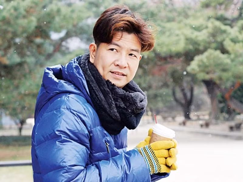 Đạo diễn Ngọc Hùng dàn dựng những vở kịch được công chúng đón nhận như: “Chuyện tình Bangkok”, “Chuyện hai chàng”, “Hồn anh xác em”, “Thâm cung nội chiến”, “Bao giờ mẹ lấy chồng”, “Mẹ chồng rắc rối”. Ảnh: Sài Gòn Giải Phóng Online