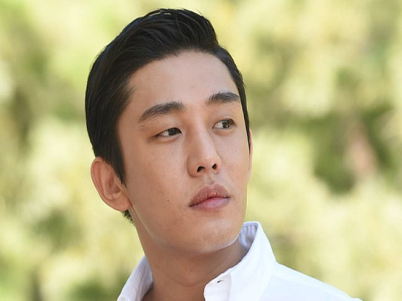 Ồn ào Yoo Ah In bị tình nghi sử dụng chất cấm dường như ảnh hưởng không nhỏ đến sự nghiệp của nam diễn viên. Những người trong ngành cho biết các nhân viên sản xuất và các công ty phân phối đang xem xét chặt chẽ kế hoạch trì hoãn ngày phát hành các bộ phim bom tấn có sự tham gia của Yoo Ah In. Ảnh: Korea Times