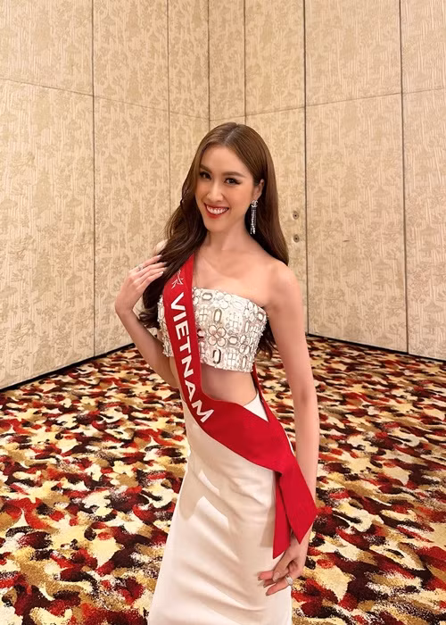 Bị chê ngay trong lúc tham gia Miss Charm 2023, Thanh Thanh Huyền vẫn giữ tinh thần thi đấu. Ảnh: FBNV