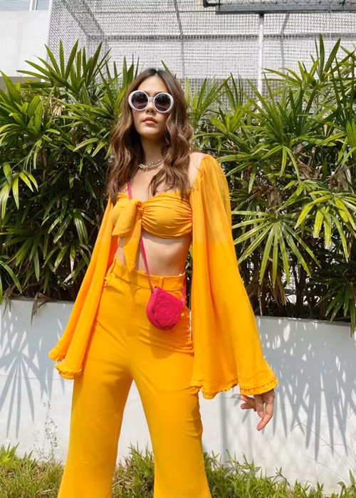 Người đẹp được chồng tỷ phú chiều chuộng.