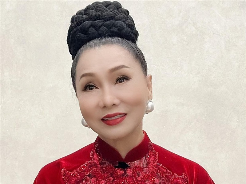 Năm 1974, nữ nghệ sĩ tái hôn với một người đàn ông Việt kiều Pháp. Theo Lao động, sau 6 tháng gắn bó, bà mới biết chồng là một tỷ phú. Ảnh: Lao động