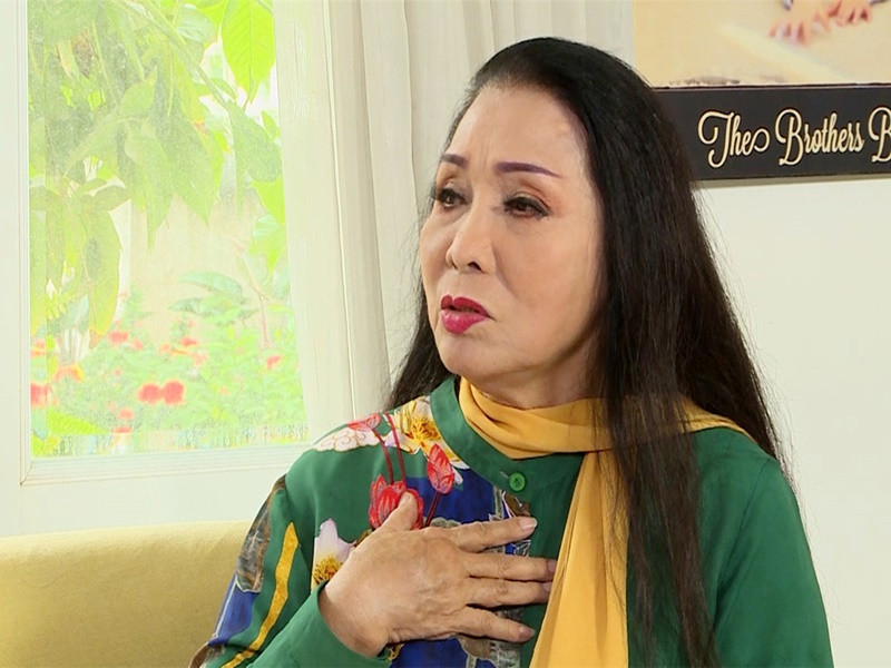 NSND Bạch Tuyết và Phạm Huỳnh Tam Lang sống chung được 7 năm thì ly hôn do bà được bác sĩ nói rằng khó có con trong khi gia đình chồng cần cháu nối dõi. Phía danh thủ Tam Lang sau đó tái hôn và có 1 con. Ảnh: Vietnamnet