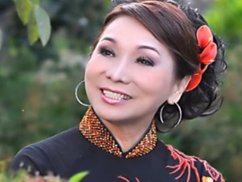 Nghệ sĩ cải lương giấu thông tin hôn nhân tan vỡ trong suốt 6 tháng. Sau ly hôn, bà lao vào công việc, chạy show miệt mài, học nhảy, ngoại ngữ. Ảnh: Tiền Phong