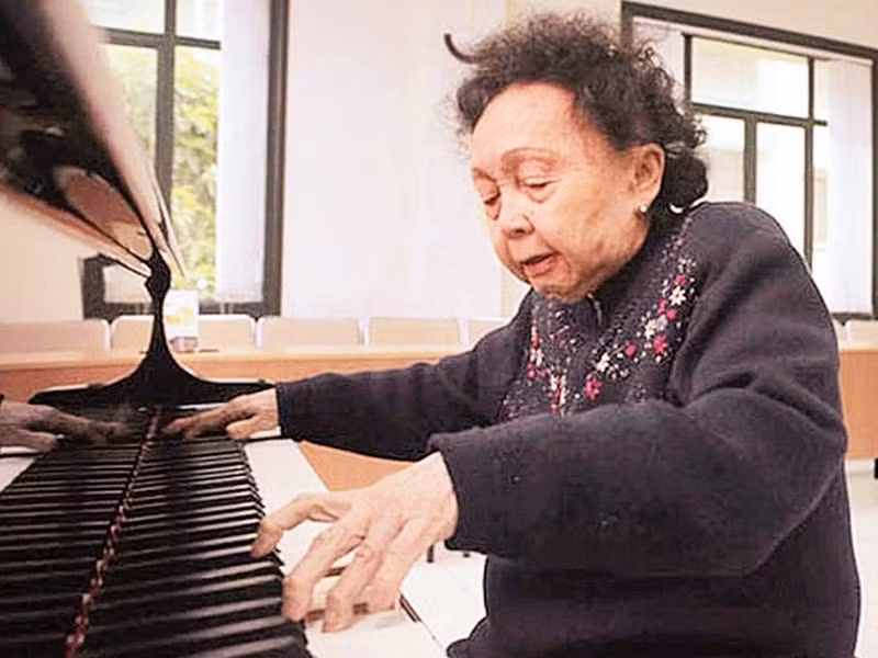 Theo Vietnamnet, nghệ sĩ Thái Thị Liên đã trực tiếp đào tạo nhiều thế hệ giảng viên, nghệ sĩ piano và là Chủ nhiệm đầu tiên của khoa Piano suốt 20 năm. Ảnh: Nhân Dân