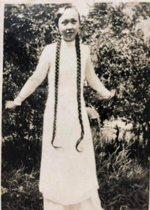 Theo Người Lao Động, nghệ sĩ Thái Thị Liên sinh năm 1918 trong một gia đình có 7 người con. Năm 4 tuổi, bà được gia đình cho học piano. Năm 16 tuổi, nghệ sĩ Thái Thị Liên đã có buổi biểu diễn ra mắt công chúng. Ảnh: Người Lao Động