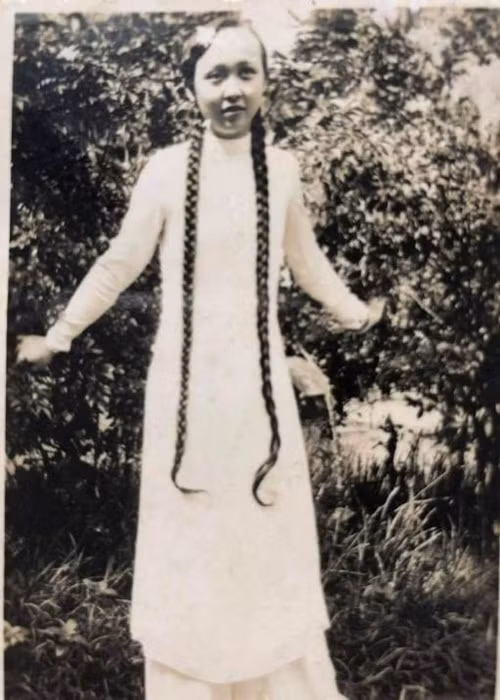 Theo Người Lao Động, nghệ sĩ Thái Thị Liên sinh năm 1918 trong một gia đình có 7 người con. Năm 4 tuổi, bà được gia đình cho học piano. Năm 16 tuổi, nghệ sĩ Thái Thị Liên đã có buổi biểu diễn ra mắt công chúng. Ảnh: Người Lao Động