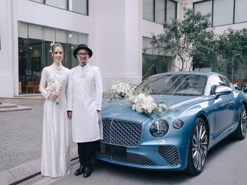 Hồi cuối tháng 1/2023, vợ chồng Hà Lê tổ chức lễ ăn hỏi và rước dâu tại Hà Nội. Ảnh: FBNV