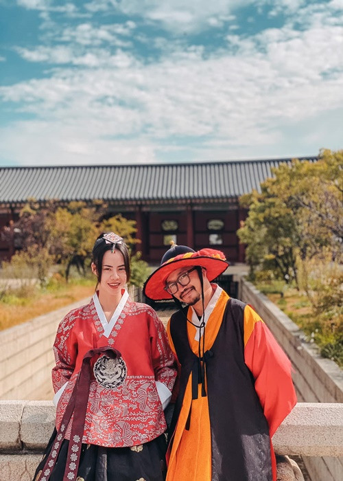 Nam rapper kể lại: "Tôi ấn tượng và để ý Gia Linh từ cuộc thi Thử thách cùng bước nhảy. Tuy nhiên, khi đó cô ấy mới 16 tuổi nên cả hai chỉ dừng lại ở mức bạn bè. Sau 4 năm, chúng tôi mới chính thức hẹn hò". Ảnh: FBNV