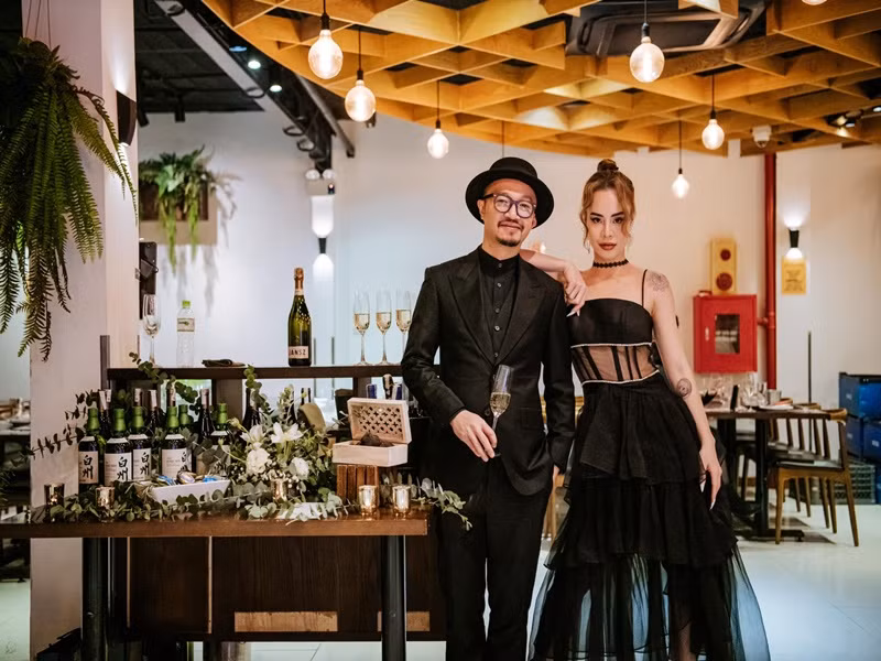 Hà Lê thừa nhận, anh luôn nhường nhịn vợ kém tuổi. Ảnh: FBNV