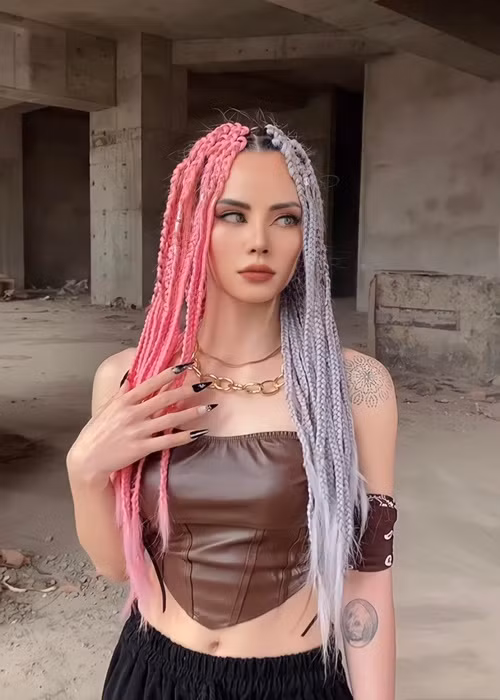 Bà xã của Hà Lê có phong cách thời trang cá tính nhưng không kém phần quyến rũ. Ảnh: FBNV