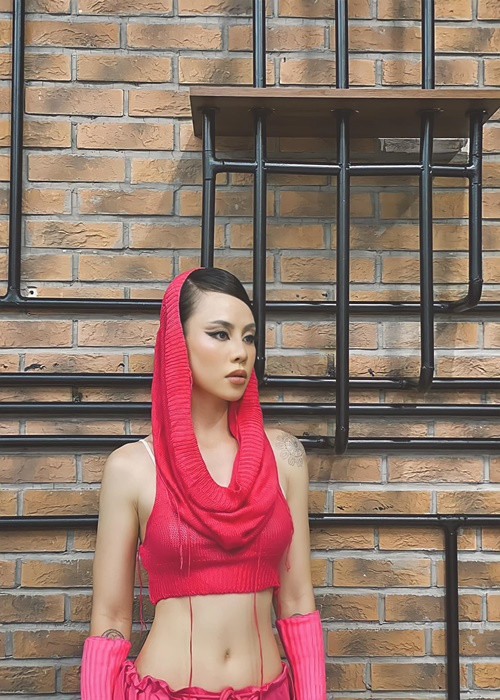 Hà Lê hết lời khen ngợi tài năng và nhan sắc của vợ. Ảnh: FBNV