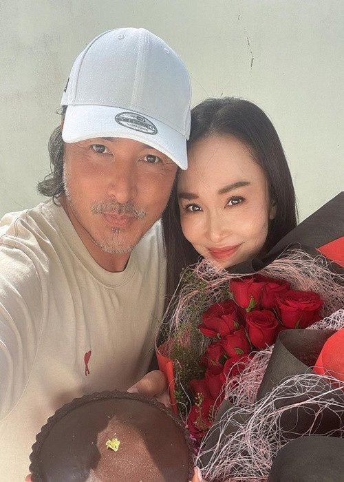 Cặp đôi giữ lửa hôn nhân bằng sự chia sẻ, thấu hiểu. Ảnh: Instagram