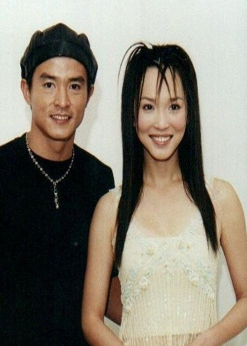 Chuyện tình của cặp đôi Dương Quá – Tiểu Long Nữ gặp sóng gió vào năm 2005 khi Lý Minh Thuận phải ngồi tù vì tội uống rượu lái xe gây tai nạn. Nam diễn viên sợ bạn gái bị ảnh hưởng nên đã đề nghị chia tay. Tuy nhiên, Phạm Văn Phương không đồng ý. Ảnh: Phụ nữ Việt Nam