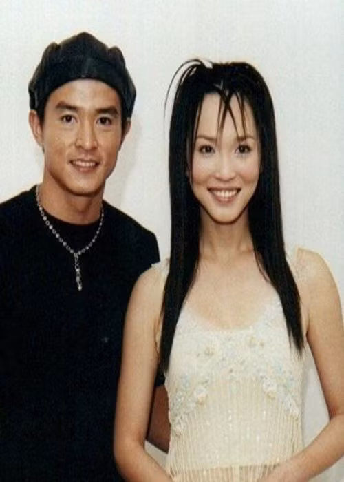 Chuyện tình của cặp đôi Dương Quá – Tiểu Long Nữ gặp sóng gió vào năm 2005 khi Lý Minh Thuận phải ngồi tù vì tội uống rượu lái xe gây tai nạn. Nam diễn viên sợ bạn gái bị ảnh hưởng nên đã đề nghị chia tay. Tuy nhiên, Phạm Văn Phương không đồng ý. Ảnh: Phụ nữ Việt Nam