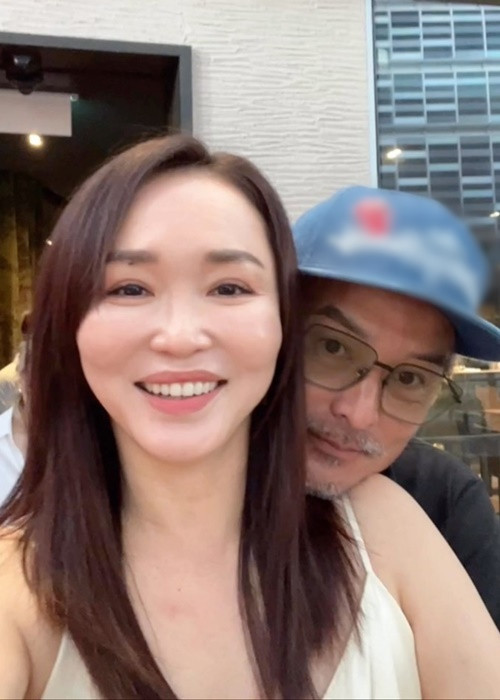 "Tôi biết cô ấy đã hy sinh nhiều như thế nào sau khi có con, chắc chắn sự hy sinh đó nhiều hơn tôi", tài tử nói. Ảnh: Instagram