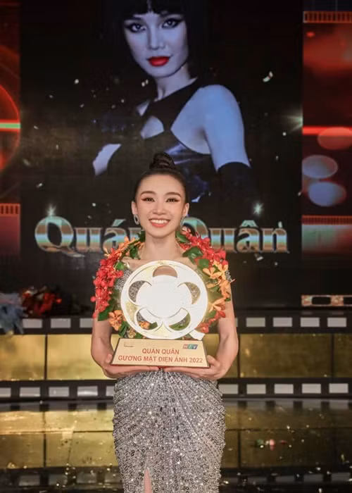 Tháng 8/2022, Tú Trí giành ngôi quán quân Gương mặt điện ảnh - cuộc thi có Lý Hải làm giám khảo. Ảnh: FBNV