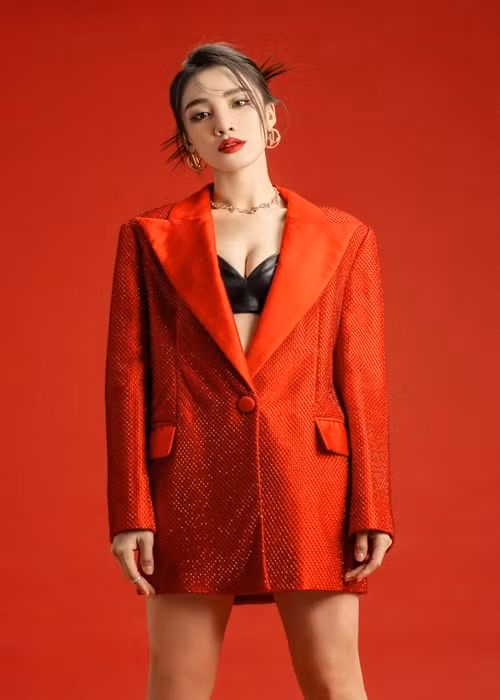 Nữ diễn viên phim “Lật mặt 6” yêu thích võ thuật. Cô từng đoạt huy chương vàng Giải trẻ các câu lạc bộ Taekwondo và huy chương vàng Giải trẻ các câu lạc bộ Vovinam tỉnh An Giang năm 2017.