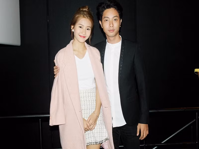 Đình Hiếu từng phản hồi về tin đồn tình cảm. Anh chia sẻ trên VTC: “Thật sự mà nói thì Hiếu rất thương Khả Ngân. Trong quá trình quay phim, Khả Ngân gần như là người nhỏ tuổi nhất đoàn và cũng là người gặp khá nhiều chấn thương trong quá trình quay phim khi thực hiện một số cảnh nguy hiểm. Thế nhưng Ngân luôn tươi cười, vui vẻ và không bao giờ than phiền về điều gì. Phải nói là Ngân chiếm được tình cảm của cả đoàn phim”. Ảnh: VTC