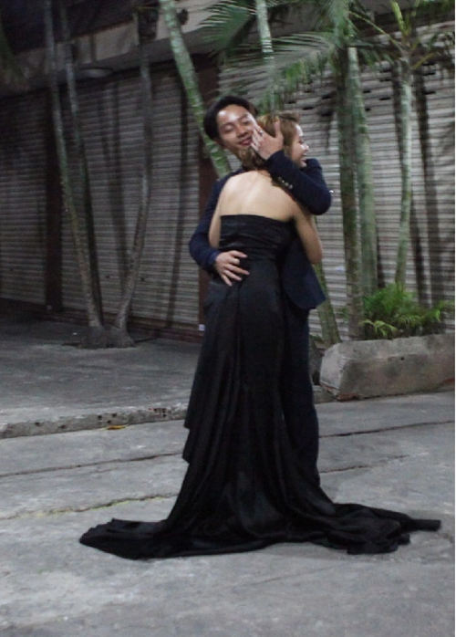 Đình Hiếu và Khả Ngân liên tục dành cho nhau những cử chỉ tình tứ ở ngoài đời làm dấy nghi vấn “phim giả tình thật”. Ảnh: Dân Trí