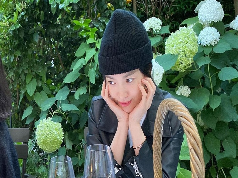 Ít ngày trước, Song Hye Kyo đăng tải loạt ảnh cũ trong chuyến đi Pháp. Ảnh: Instagram